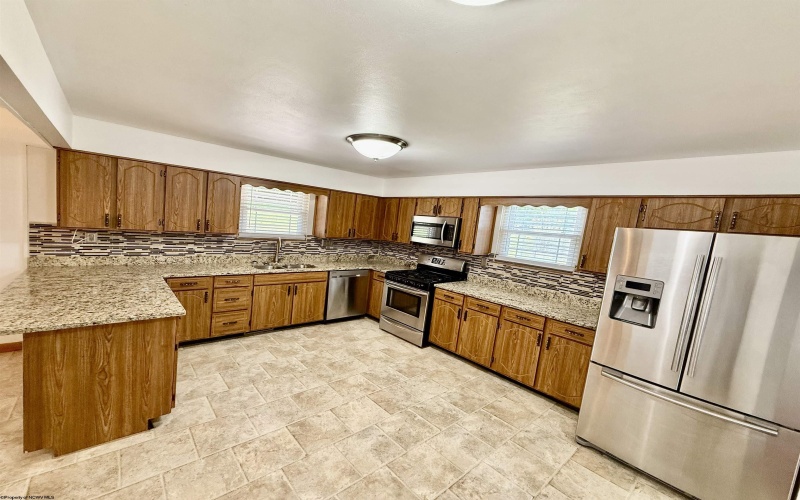 133 Ridgeway Drive, Bridgeport, West Virginia 26330, 3 Bedrooms Bedrooms, 11 Rooms Rooms,3 BathroomsBathrooms,Single Family Detached,For Sale,Ridgeway,10159716