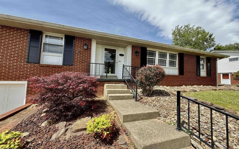 133 Ridgeway Drive, Bridgeport, West Virginia 26330, 3 Bedrooms Bedrooms, 11 Rooms Rooms,3 BathroomsBathrooms,Single Family Detached,For Sale,Ridgeway,10159716