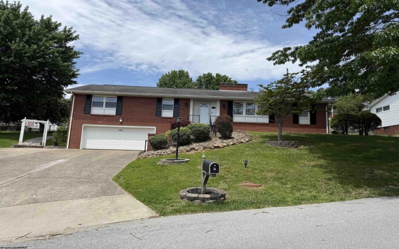 133 Ridgeway Drive, Bridgeport, West Virginia 26330, 3 Bedrooms Bedrooms, 11 Rooms Rooms,3 BathroomsBathrooms,Single Family Detached,For Sale,Ridgeway,10159716