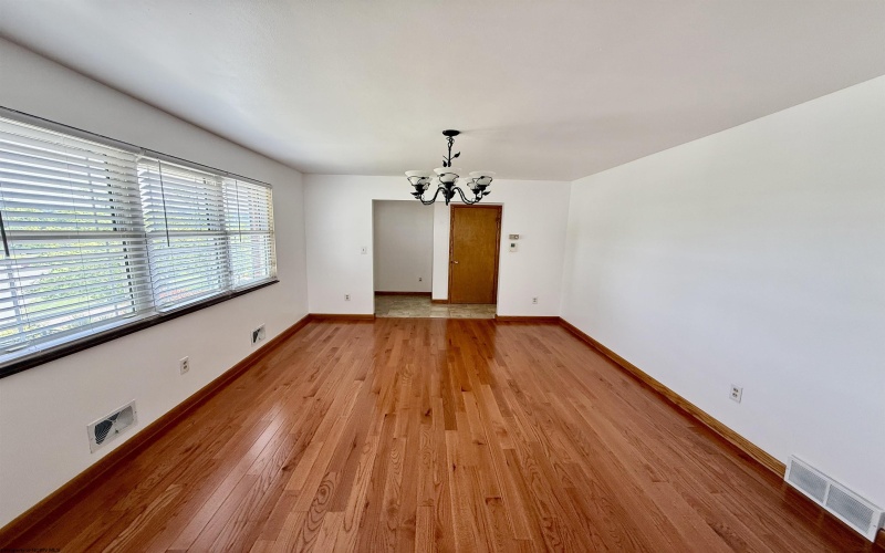 133 Ridgeway Drive, Bridgeport, West Virginia 26330, 3 Bedrooms Bedrooms, 11 Rooms Rooms,3 BathroomsBathrooms,Single Family Detached,For Sale,Ridgeway,10159716