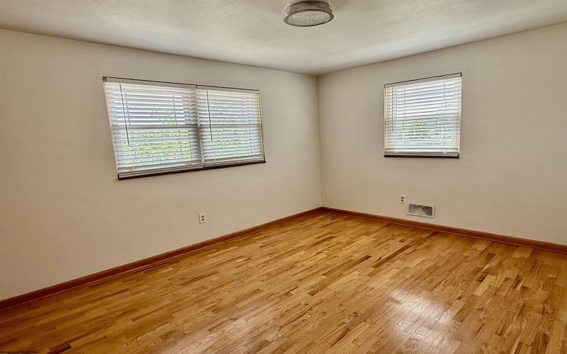 133 Ridgeway Drive, Bridgeport, West Virginia 26330, 3 Bedrooms Bedrooms, 11 Rooms Rooms,3 BathroomsBathrooms,Single Family Detached,For Sale,Ridgeway,10159716
