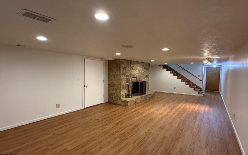 133 Ridgeway Drive, Bridgeport, West Virginia 26330, 3 Bedrooms Bedrooms, 11 Rooms Rooms,3 BathroomsBathrooms,Single Family Detached,For Sale,Ridgeway,10159716