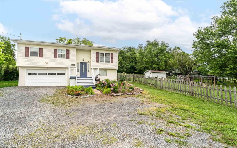 61 Price Hill Road, Morgantown, West Virginia 26501, 3 Bedrooms Bedrooms, 5 Rooms Rooms,2 BathroomsBathrooms,Single Family Detached,For Sale,Price Hill,10159731