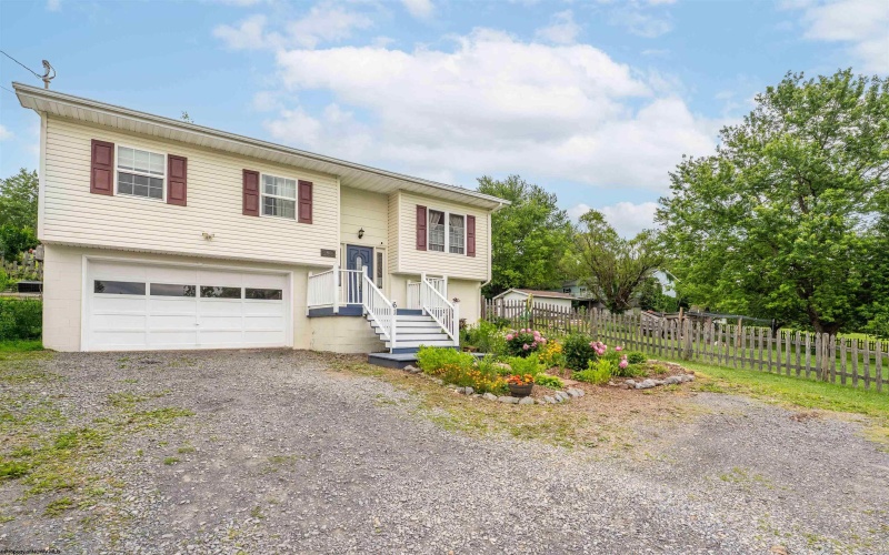 61 Price Hill Road, Morgantown, West Virginia 26501, 3 Bedrooms Bedrooms, 5 Rooms Rooms,2 BathroomsBathrooms,Single Family Detached,For Sale,Price Hill,10159731