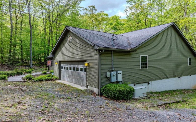 390 Aster Circle, Terra Alta, West Virginia 26764, 4 Bedrooms Bedrooms, 8 Rooms Rooms,2 BathroomsBathrooms,Single Family Detached,For Sale,Aster,10159730