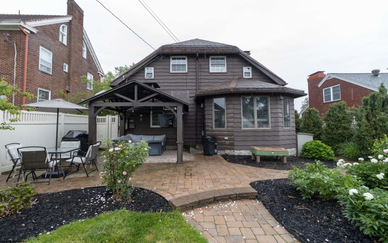 556 Main Street, Clarksburg, West Virginia 26301, 3 Bedrooms Bedrooms, 7 Rooms Rooms,1 BathroomBathrooms,Single Family Detached,For Sale,Main,10159742