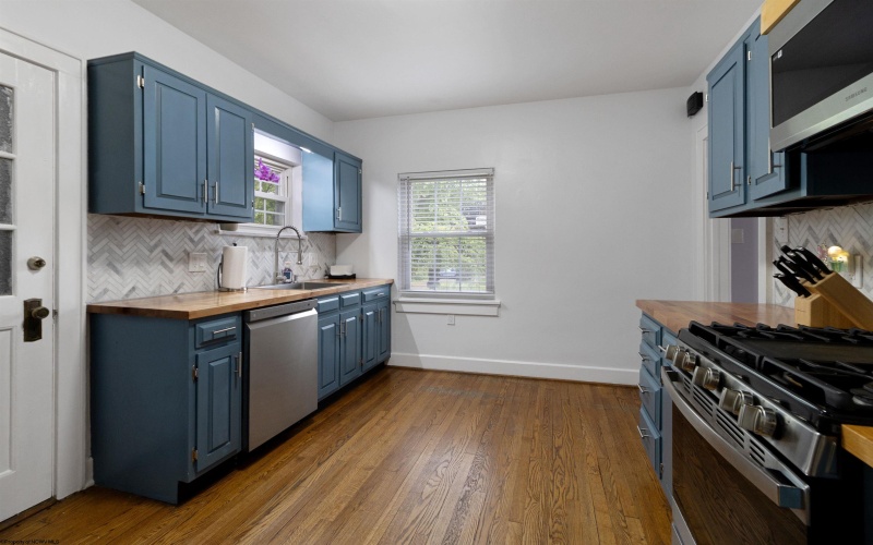 556 Main Street, Clarksburg, West Virginia 26301, 3 Bedrooms Bedrooms, 7 Rooms Rooms,1 BathroomBathrooms,Single Family Detached,For Sale,Main,10159742
