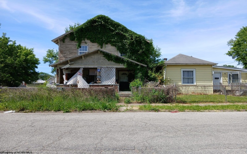 1738 Charleston Avenue, Huntington, West Virginia 25701, 3 Bedrooms Bedrooms, 5 Rooms Rooms,2 BathroomsBathrooms,Single Family Detached,For Sale,Charleston,10159733