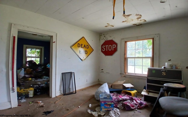 1738 Charleston Avenue, Huntington, West Virginia 25701, 3 Bedrooms Bedrooms, 5 Rooms Rooms,2 BathroomsBathrooms,Single Family Detached,For Sale,Charleston,10159733