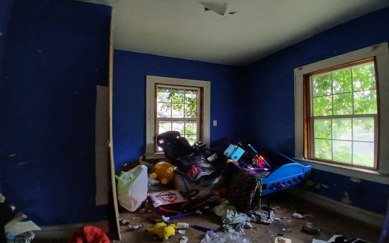 1738 Charleston Avenue, Huntington, West Virginia 25701, 3 Bedrooms Bedrooms, 5 Rooms Rooms,2 BathroomsBathrooms,Single Family Detached,For Sale,Charleston,10159733
