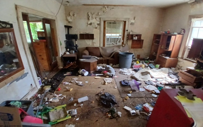 1738 Charleston Avenue, Huntington, West Virginia 25701, 3 Bedrooms Bedrooms, 5 Rooms Rooms,2 BathroomsBathrooms,Single Family Detached,For Sale,Charleston,10159733
