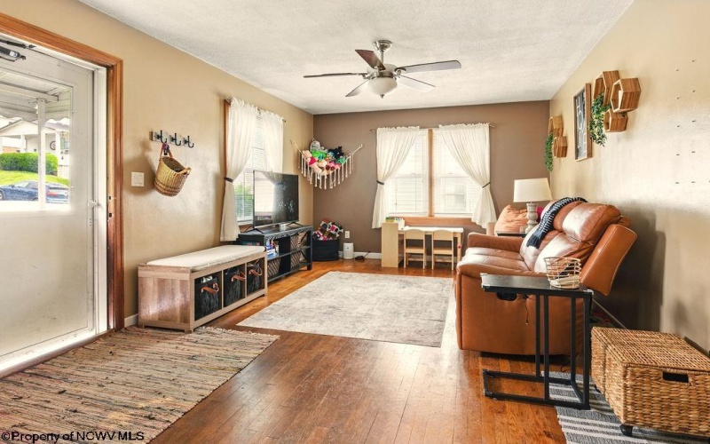 109 Temple Terrace, Clarksburg, West Virginia 26301, 3 Bedrooms Bedrooms, 10 Rooms Rooms,1 BathroomBathrooms,Single Family Detached,For Sale,Temple,10159744