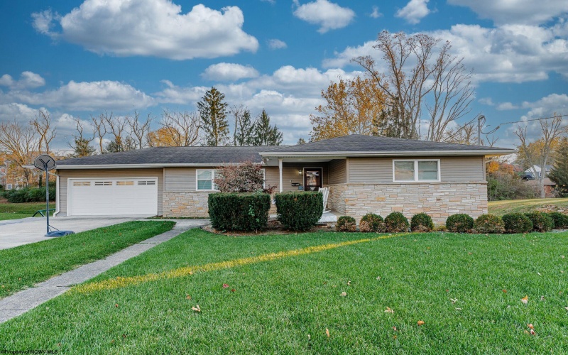 670 Killarney Drive, Morgantown, West Virginia 26505, 4 Bedrooms Bedrooms, 10 Rooms Rooms,4 BathroomsBathrooms,Residential Rentals,For Rent,Killarney,10159747