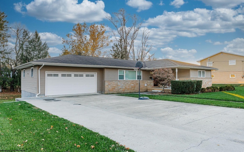 670 Killarney Drive, Morgantown, West Virginia 26505, 4 Bedrooms Bedrooms, 10 Rooms Rooms,4 BathroomsBathrooms,Residential Rentals,For Rent,Killarney,10159747