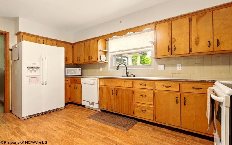 76 Marion Drive, Bridgeport, West Virginia 26330, 3 Bedrooms Bedrooms, 9 Rooms Rooms,2 BathroomsBathrooms,Single Family Detached,For Sale,Marion,10159759