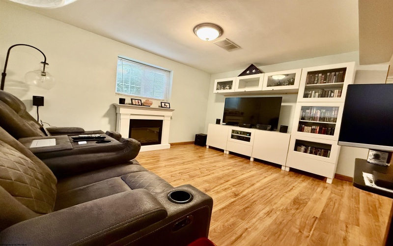3 Arrowood Road, Bridgeport, West Virginia 26330, 2 Bedrooms Bedrooms, 6 Rooms Rooms,1 BathroomBathrooms,Single Family Detached,For Sale,Arrowood,10159750