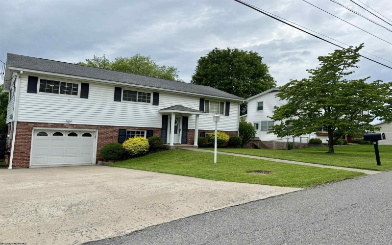 3 Arrowood Road, Bridgeport, West Virginia 26330, 2 Bedrooms Bedrooms, 6 Rooms Rooms,1 BathroomBathrooms,Single Family Detached,For Sale,Arrowood,10159750