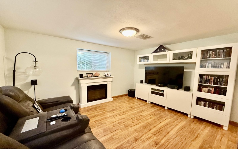 3 Arrowood Road, Bridgeport, West Virginia 26330, 2 Bedrooms Bedrooms, 6 Rooms Rooms,1 BathroomBathrooms,Single Family Detached,For Sale,Arrowood,10159750