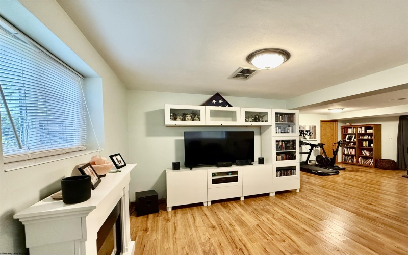 3 Arrowood Road, Bridgeport, West Virginia 26330, 2 Bedrooms Bedrooms, 6 Rooms Rooms,1 BathroomBathrooms,Single Family Detached,For Sale,Arrowood,10159750