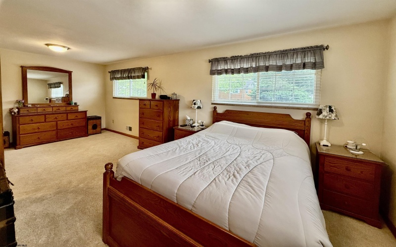 3 Arrowood Road, Bridgeport, West Virginia 26330, 2 Bedrooms Bedrooms, 6 Rooms Rooms,1 BathroomBathrooms,Single Family Detached,For Sale,Arrowood,10159750