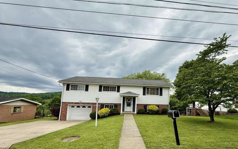 3 Arrowood Road, Bridgeport, West Virginia 26330, 2 Bedrooms Bedrooms, 6 Rooms Rooms,1 BathroomBathrooms,Single Family Detached,For Sale,Arrowood,10159750