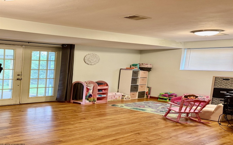 3 Arrowood Road, Bridgeport, West Virginia 26330, 2 Bedrooms Bedrooms, 6 Rooms Rooms,1 BathroomBathrooms,Single Family Detached,For Sale,Arrowood,10159750