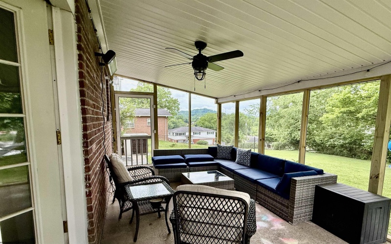 3 Arrowood Road, Bridgeport, West Virginia 26330, 2 Bedrooms Bedrooms, 6 Rooms Rooms,1 BathroomBathrooms,Single Family Detached,For Sale,Arrowood,10159750