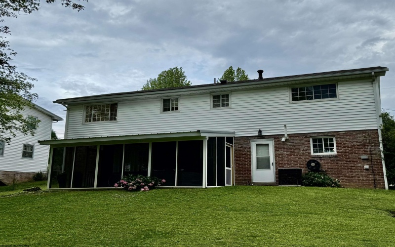 3 Arrowood Road, Bridgeport, West Virginia 26330, 2 Bedrooms Bedrooms, 6 Rooms Rooms,1 BathroomBathrooms,Single Family Detached,For Sale,Arrowood,10159750