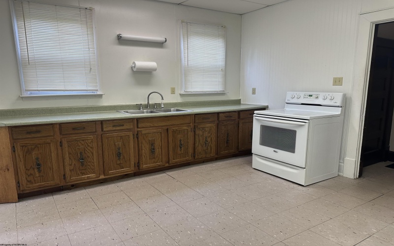 820 Field Street, Fairmont, West Virginia 26554, 5 Bedrooms Bedrooms, 8 Rooms Rooms,2 BathroomsBathrooms,Single Family Detached,For Sale,Field,10159755