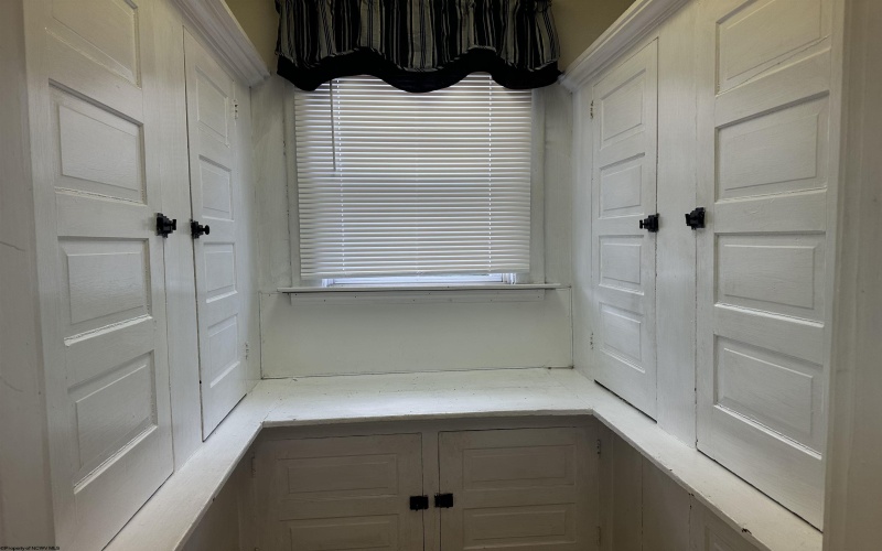 820 Field Street, Fairmont, West Virginia 26554, 5 Bedrooms Bedrooms, 8 Rooms Rooms,2 BathroomsBathrooms,Single Family Detached,For Sale,Field,10159755