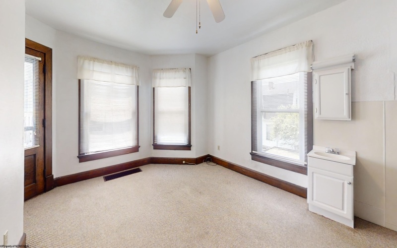 820 Field Street, Fairmont, West Virginia 26554, 5 Bedrooms Bedrooms, 8 Rooms Rooms,2 BathroomsBathrooms,Single Family Detached,For Sale,Field,10159755