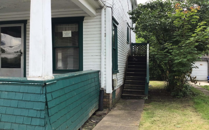 820 Field Street, Fairmont, West Virginia 26554, 5 Bedrooms Bedrooms, 8 Rooms Rooms,2 BathroomsBathrooms,Single Family Detached,For Sale,Field,10159755