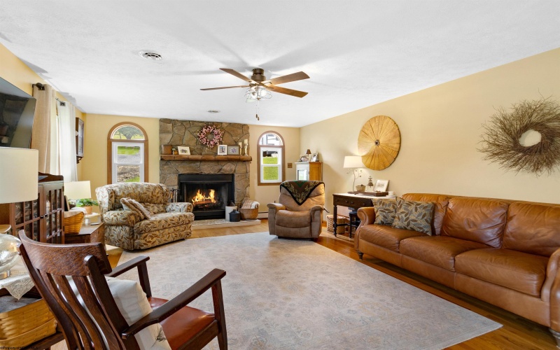 3701 Fairmont Road, Morgantown, West Virginia 26501, 3 Bedrooms Bedrooms, 5 Rooms Rooms,3 BathroomsBathrooms,Single Family Detached,For Sale,Fairmont,10159753