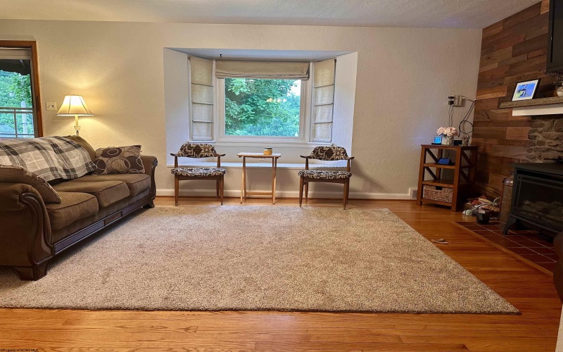 386 Monroe Street, Rivesville, West Virginia 26558, 3 Bedrooms Bedrooms, 6 Rooms Rooms,2 BathroomsBathrooms,Single Family Detached,For Sale,Monroe,10159758