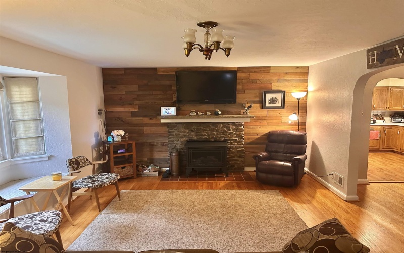 386 Monroe Street, Rivesville, West Virginia 26558, 3 Bedrooms Bedrooms, 6 Rooms Rooms,2 BathroomsBathrooms,Single Family Detached,For Sale,Monroe,10159758
