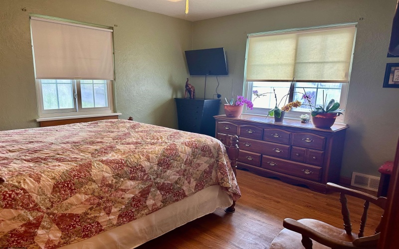 386 Monroe Street, Rivesville, West Virginia 26558, 3 Bedrooms Bedrooms, 6 Rooms Rooms,2 BathroomsBathrooms,Single Family Detached,For Sale,Monroe,10159758