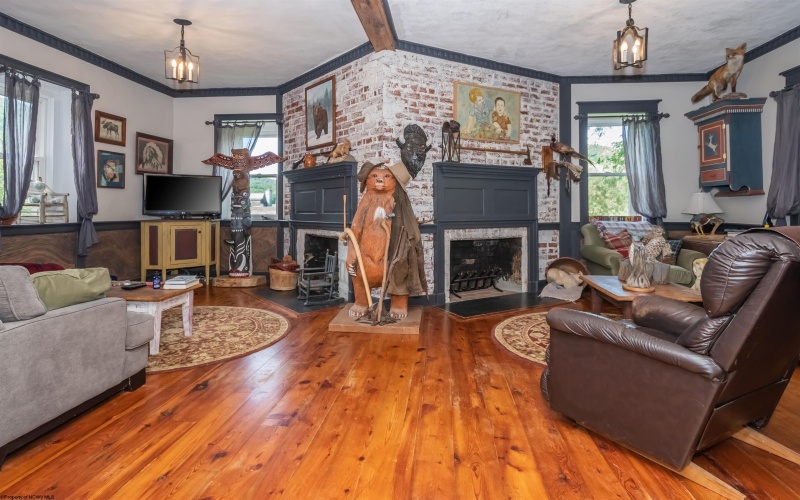 187 Leonard Lane, Franklin, West Virginia 26807-7044, 3 Bedrooms Bedrooms, 9 Rooms Rooms,2 BathroomsBathrooms,Single Family Detached,For Sale,Leonard,10159749