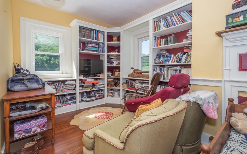 187 Leonard Lane, Franklin, West Virginia 26807-7044, 3 Bedrooms Bedrooms, 9 Rooms Rooms,2 BathroomsBathrooms,Single Family Detached,For Sale,Leonard,10159749