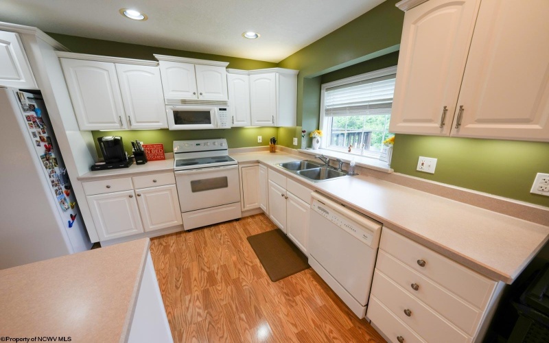 905 Ashton Place, Morgantown, West Virginia 26508, 2 Bedrooms Bedrooms, 6 Rooms Rooms,2 BathroomsBathrooms,Single Family Attached,For Sale,Ashton,10159766