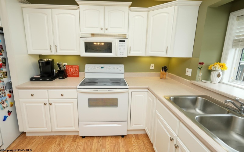 905 Ashton Place, Morgantown, West Virginia 26508, 2 Bedrooms Bedrooms, 6 Rooms Rooms,2 BathroomsBathrooms,Single Family Attached,For Sale,Ashton,10159766
