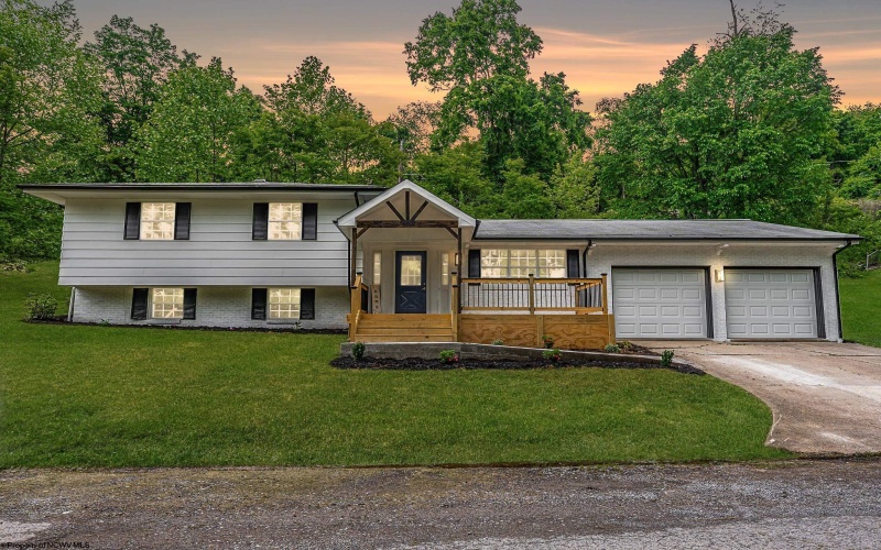 135 Celtic Drive, Clarksburg, West Virginia 26301, 3 Bedrooms Bedrooms, 8 Rooms Rooms,2 BathroomsBathrooms,Single Family Detached,For Sale,Celtic,10159769