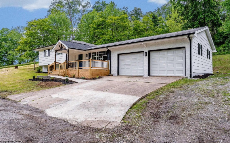 135 Celtic Drive, Clarksburg, West Virginia 26301, 3 Bedrooms Bedrooms, 8 Rooms Rooms,2 BathroomsBathrooms,Single Family Detached,For Sale,Celtic,10159769