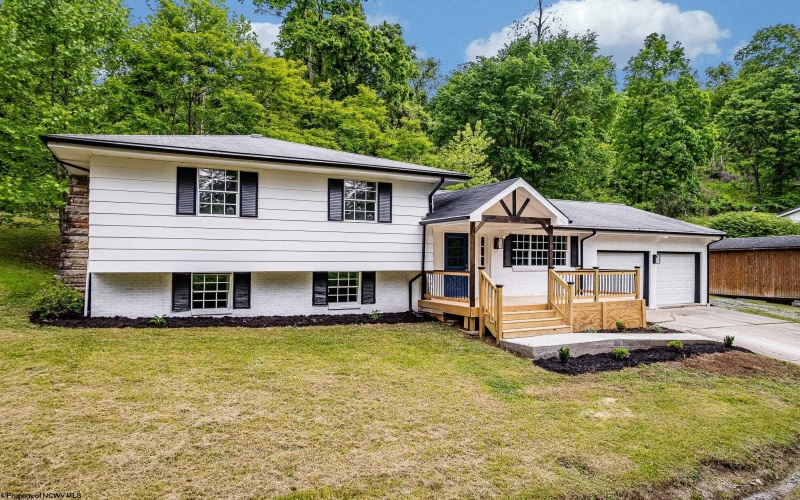 135 Celtic Drive, Clarksburg, West Virginia 26301, 3 Bedrooms Bedrooms, 8 Rooms Rooms,2 BathroomsBathrooms,Single Family Detached,For Sale,Celtic,10159769