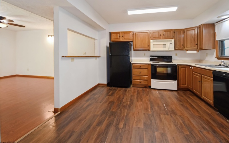 103 Cedarstone Road, Morgantown, West Virginia 26505, 3 Bedrooms Bedrooms, 6 Rooms Rooms,1 BathroomBathrooms,Single Family Attached,For Sale,Cedarstone,10159776