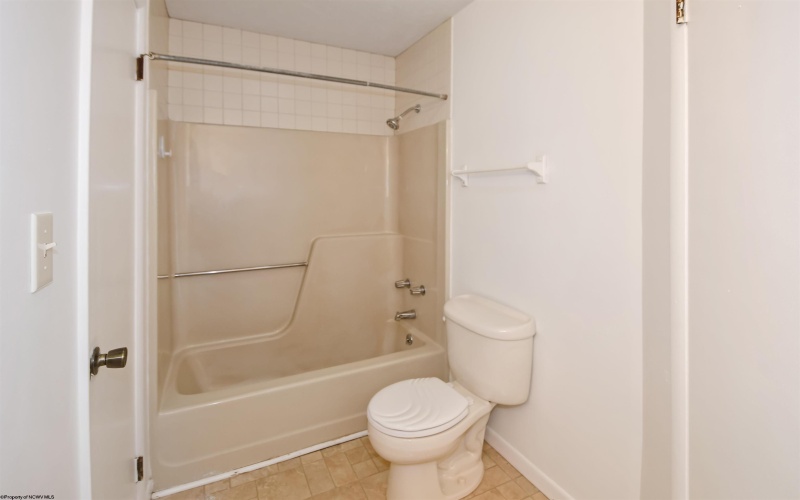 103 Cedarstone Road, Morgantown, West Virginia 26505, 3 Bedrooms Bedrooms, 6 Rooms Rooms,1 BathroomBathrooms,Single Family Attached,For Sale,Cedarstone,10159776