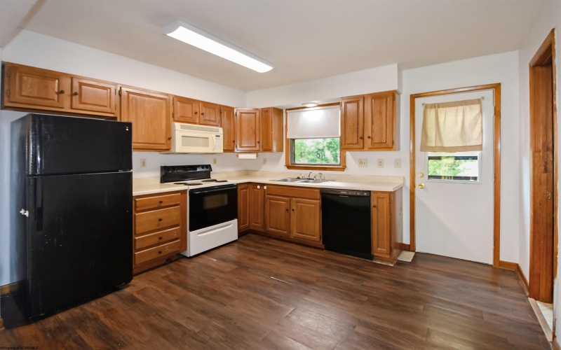 103 Cedarstone Road, Morgantown, West Virginia 26505, 3 Bedrooms Bedrooms, 6 Rooms Rooms,1 BathroomBathrooms,Single Family Attached,For Sale,Cedarstone,10159776