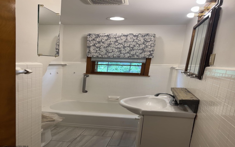208 Buffalo Avenue, Fairmont, West Virginia 26554, 2 Bedrooms Bedrooms, 4 Rooms Rooms,2 BathroomsBathrooms,Single Family Detached,For Sale,Buffalo,10159777