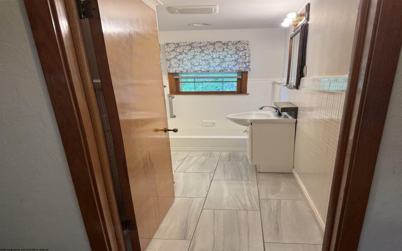 208 Buffalo Avenue, Fairmont, West Virginia 26554, 2 Bedrooms Bedrooms, 4 Rooms Rooms,2 BathroomsBathrooms,Single Family Detached,For Sale,Buffalo,10159777