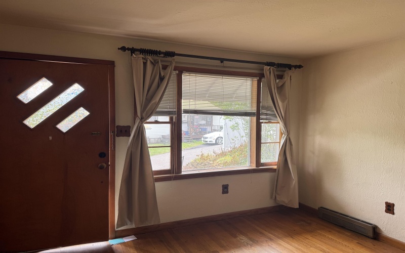 208 Buffalo Avenue, Fairmont, West Virginia 26554, 2 Bedrooms Bedrooms, 4 Rooms Rooms,2 BathroomsBathrooms,Single Family Detached,For Sale,Buffalo,10159777