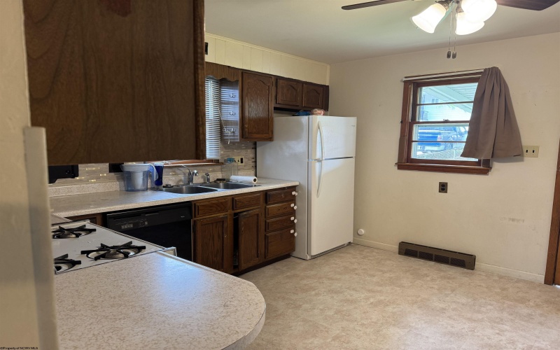 208 Buffalo Avenue, Fairmont, West Virginia 26554, 2 Bedrooms Bedrooms, 4 Rooms Rooms,2 BathroomsBathrooms,Single Family Detached,For Sale,Buffalo,10159777